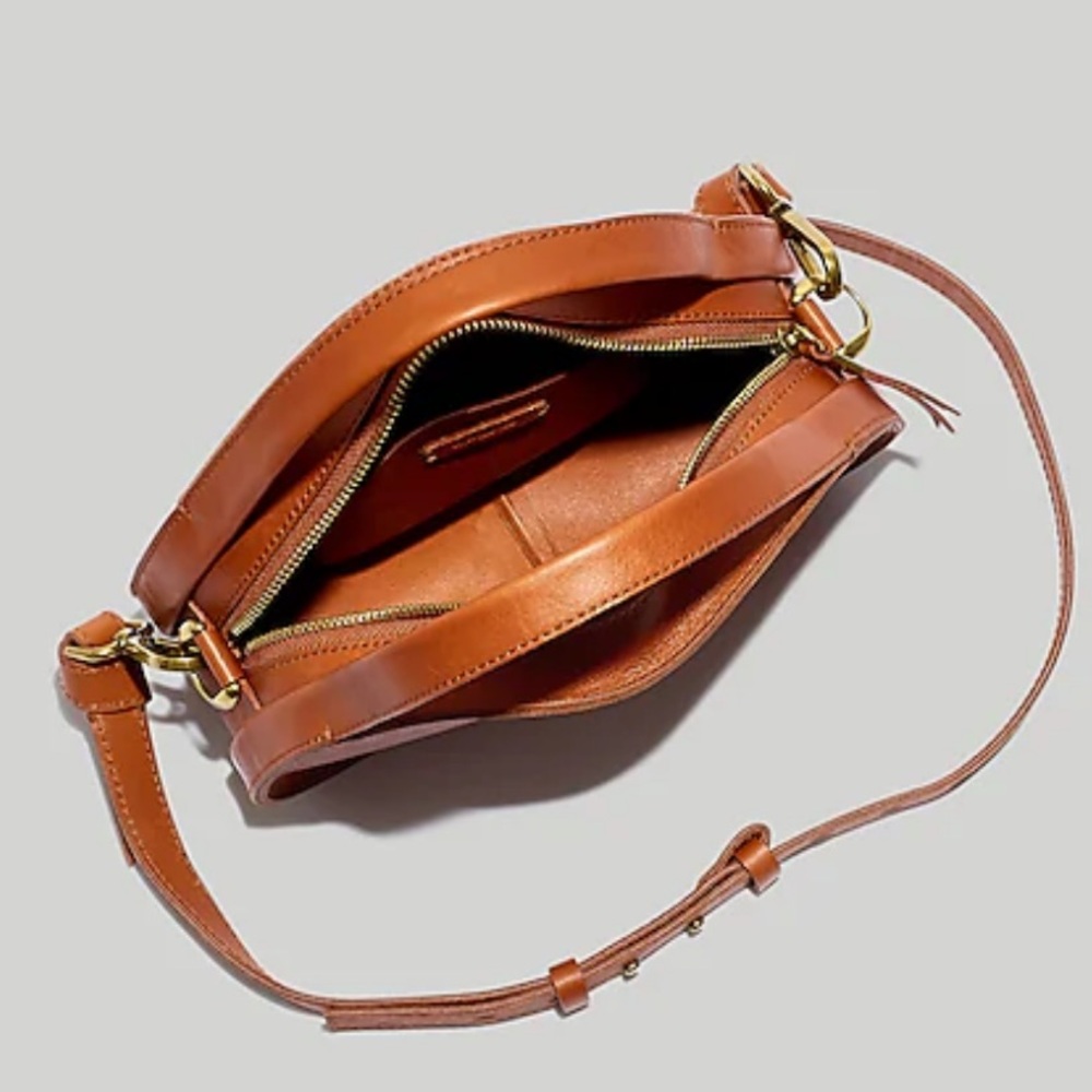Madewell Leather Sydney Zip-Top Crossbody Bag - Picture 4 of 5